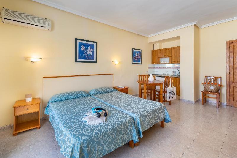 Hotel Apartamentos Vibra Lux Mar Ίμπιζα Πόλη Δωμάτιο φωτογραφία